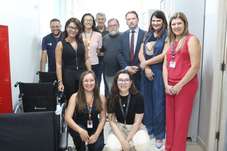 UPA Divinópolis recebe doação de cadeiras de rodas por meio de verbas pecuniárias do TJMG