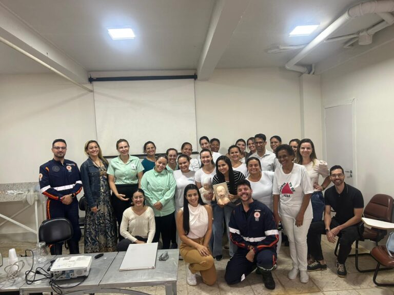 Treinamento em Suporte Avançado de Vida capacita profissionais de saúde em Bom Despacho