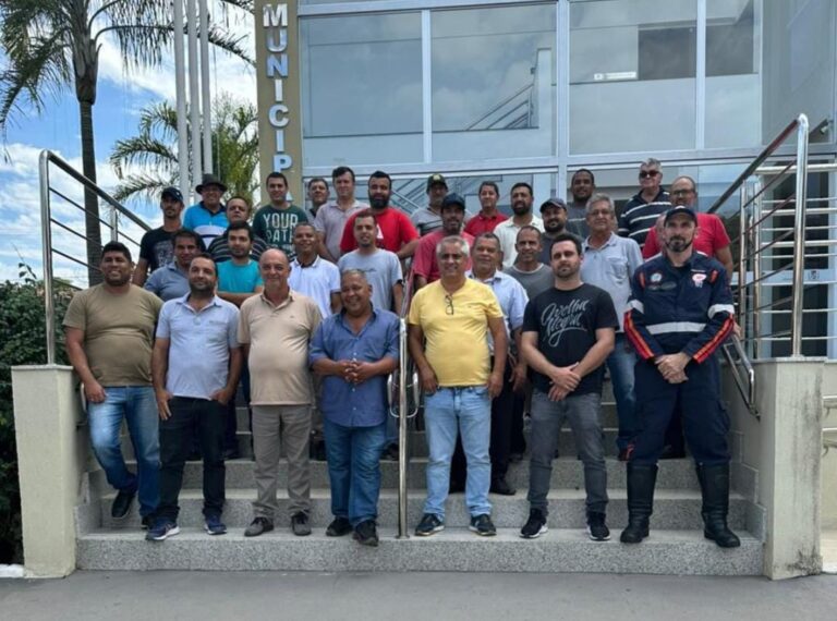 Profissionais de Conceição do Pará recebem treinamento sobre Direção Defensiva Profissionais de Conceição do Pará recebem treinamento sobre Direção Defensiva