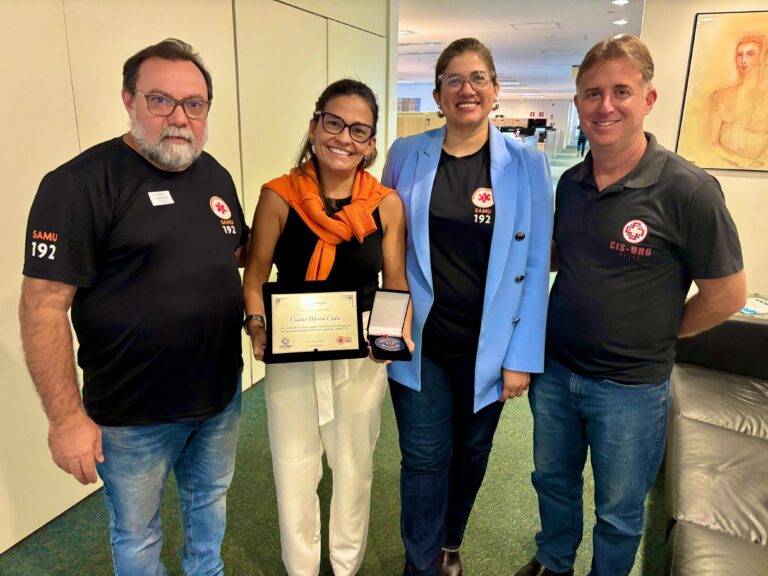 CIS-URG homenageia servidores do Estado de Minas Gerais por contribuições à saúde regional