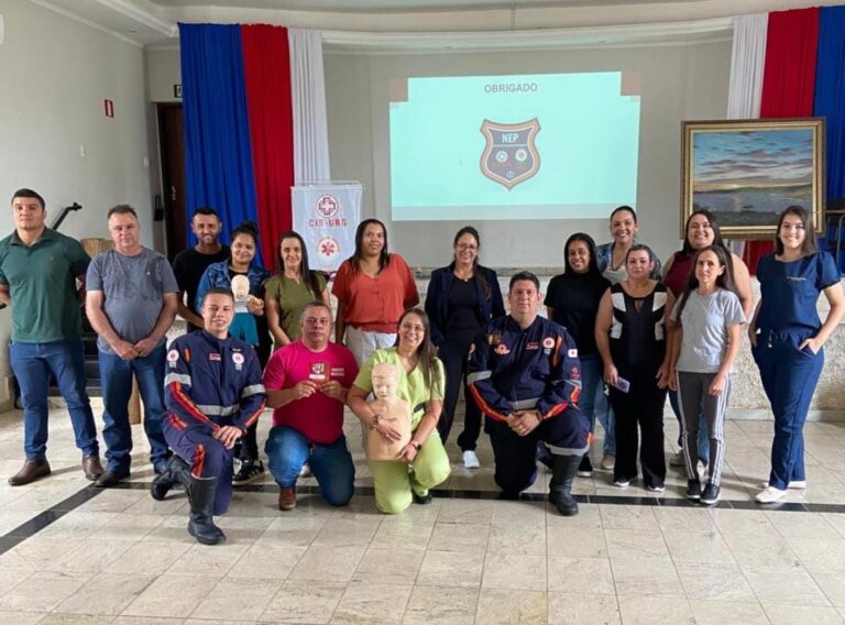 Funcionários do Hospital Municipal Santo Antônio em Cristais recebem curso de Primeiros Socorros