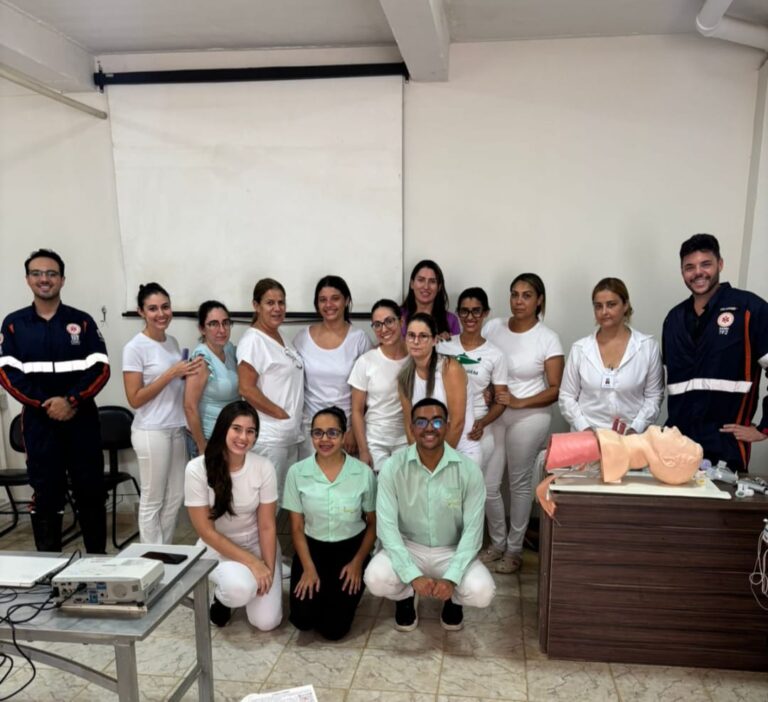 Treinamento em Suporte Avançado de Vida capacita profissionais de saúde em Bom Despacho