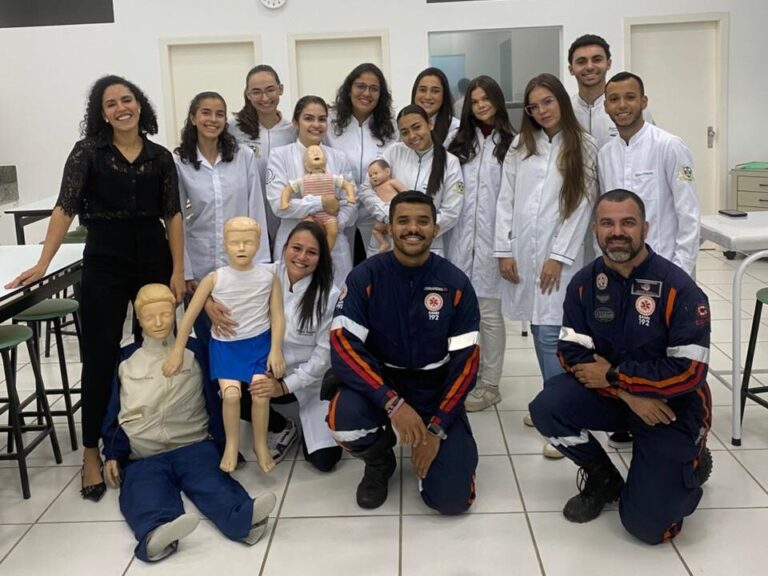 Universidade de Itaúna recebe equipe do NEP